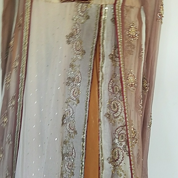Pakistani 3 piece exquisite shalwar kameez gown - Picture 4 of 13